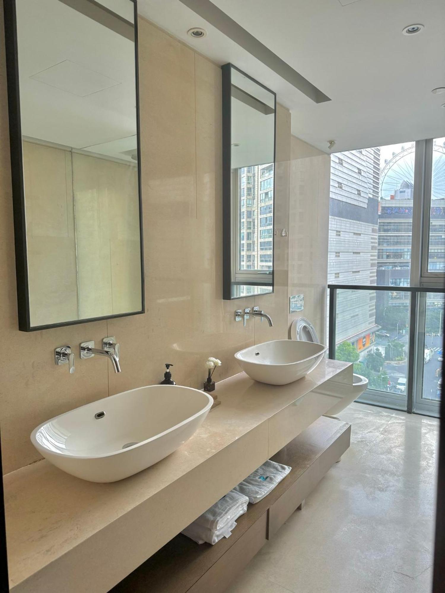 Zhome-luxury Three-bedroom Suite-near The Bund Apartment